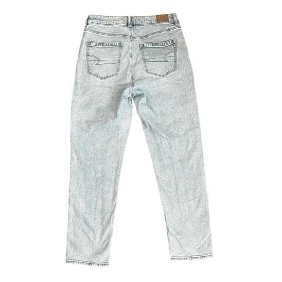 American Eagle Outfitters Light Wash Mom Jeans - Picture 4 of 7